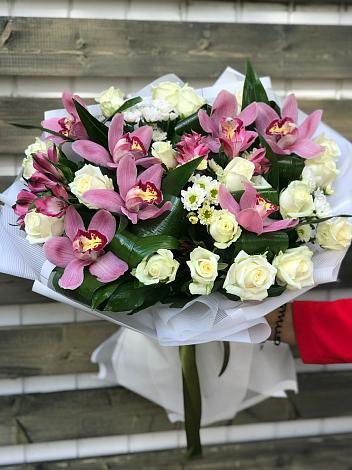Букет цветов из: Розы и Хризантемы в Мончегорске