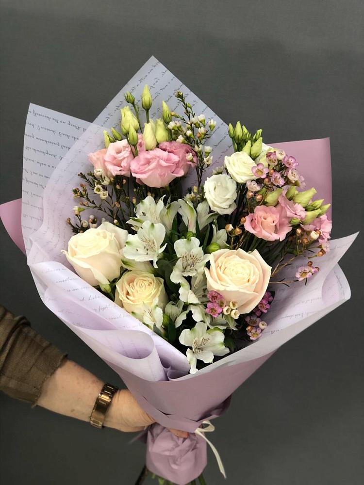 Букет цветов из: Альстромерии, Розы и Лизиантусы в Мончегорске