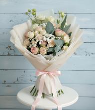 Букет цветов из:  Розы и Лизиантусы в Мончегорске