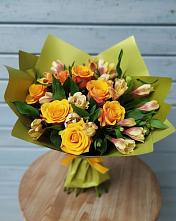 Букет цветов из:  Альстромерии и Розы в Мончегорске