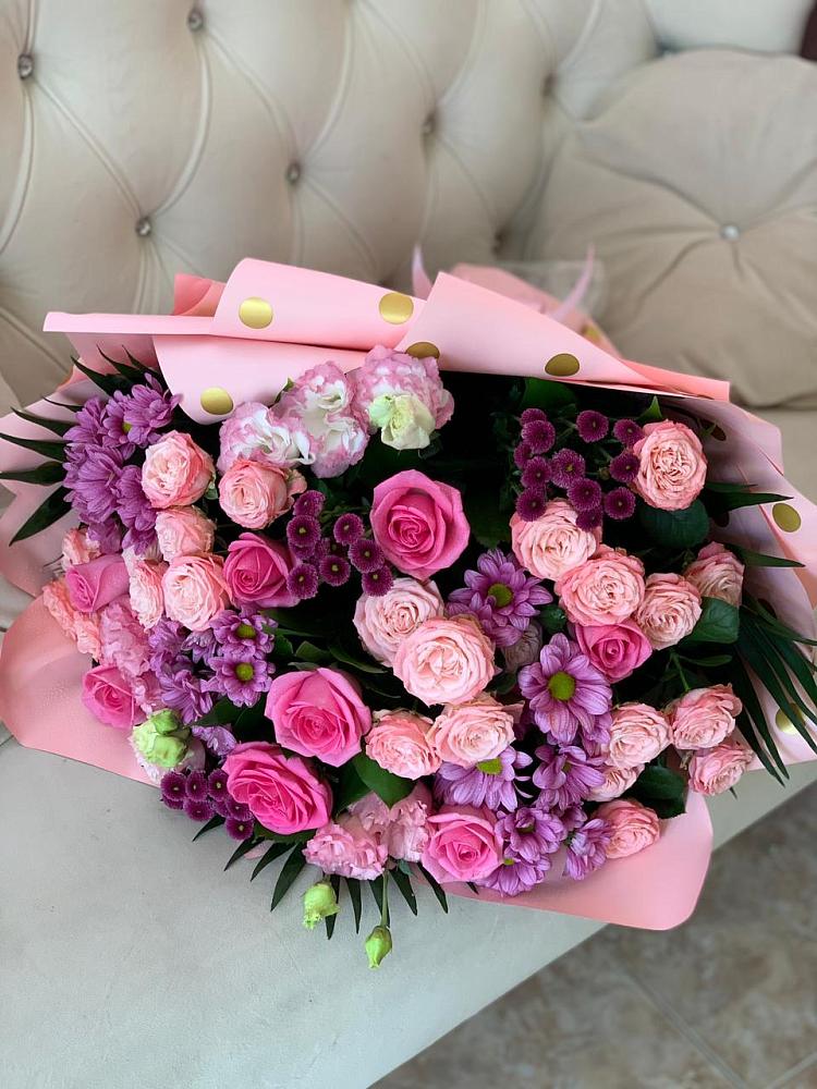 Букет цветов из: Хризантемы, Розы и Лизиантусы в Мончегорске