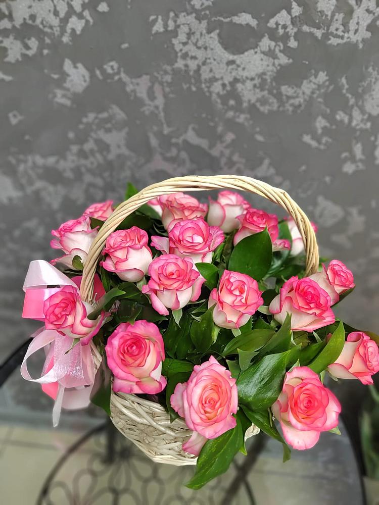 Цветочная композиция из Розы в корзине в Мончегорске