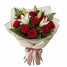 Букет цветов из:  Лилии и Розы в Мончегорске