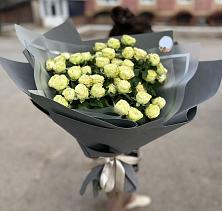 Букет Белые кустовые розы Солинеро в Мончегорске