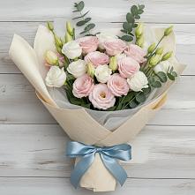 Букет цветов из:  Лизиантусы в Мончегорске