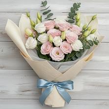 Букет цветов из:  Лизиантусы в Мончегорске