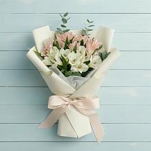 Букет цветов из:  Альстромерии в Мончегорске
