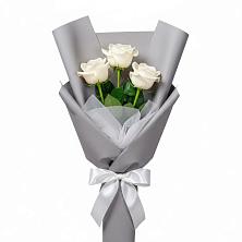 Букет 3 белые розы в Мончегорске