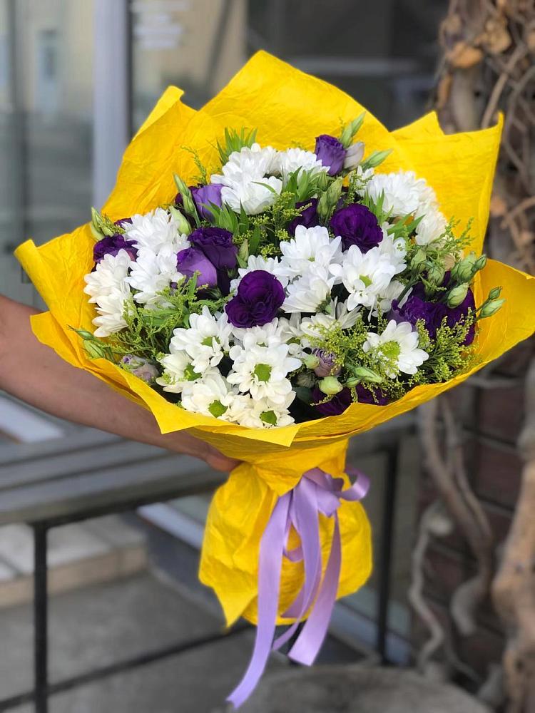 Букет цветов из: Ирисы, Хризантемы и Ромашки в Мончегорске