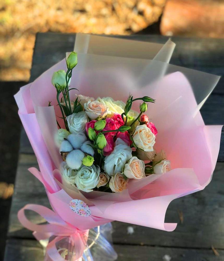 Букет цветов из: Розы и Лизиантусы в Мончегорске