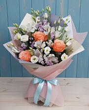 Букет цветов из:  Лизиантусы, Розы, Альстромерии и Гипсофила в Мончегорске