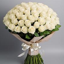 Букет 101 беля роза Белоснежка в Мончегорске
