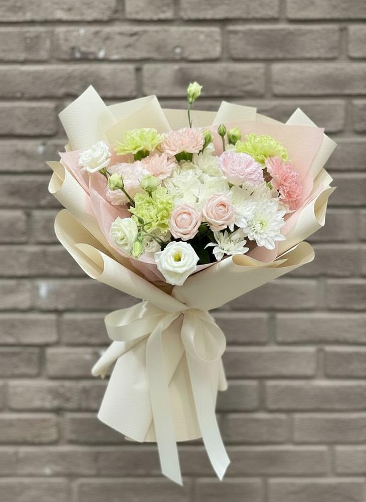 Букет цветов из: Гвоздики, Розы, Лизиантусы и Хризантемы в Мончегорске