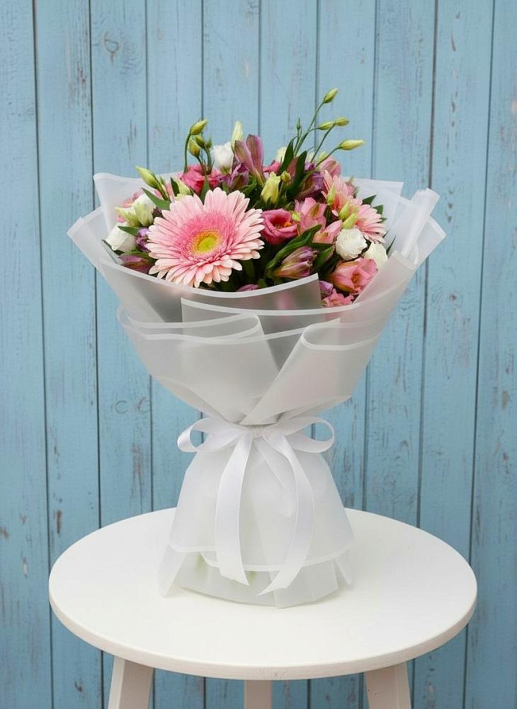 Букет цветов из: Герберы, Альстромерии и Лизиантусы в Мончегорске