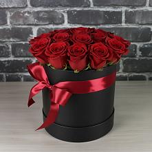 Цветочная композиция из Розы в шляпной коробке в Мончегорске