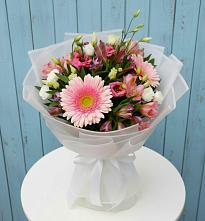 Букет цветов из:  Герберы, Альстромерии и Лизиантусы в Мончегорске