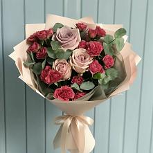 Букет цветов из:  Гвоздики и Розы в Мончегорске