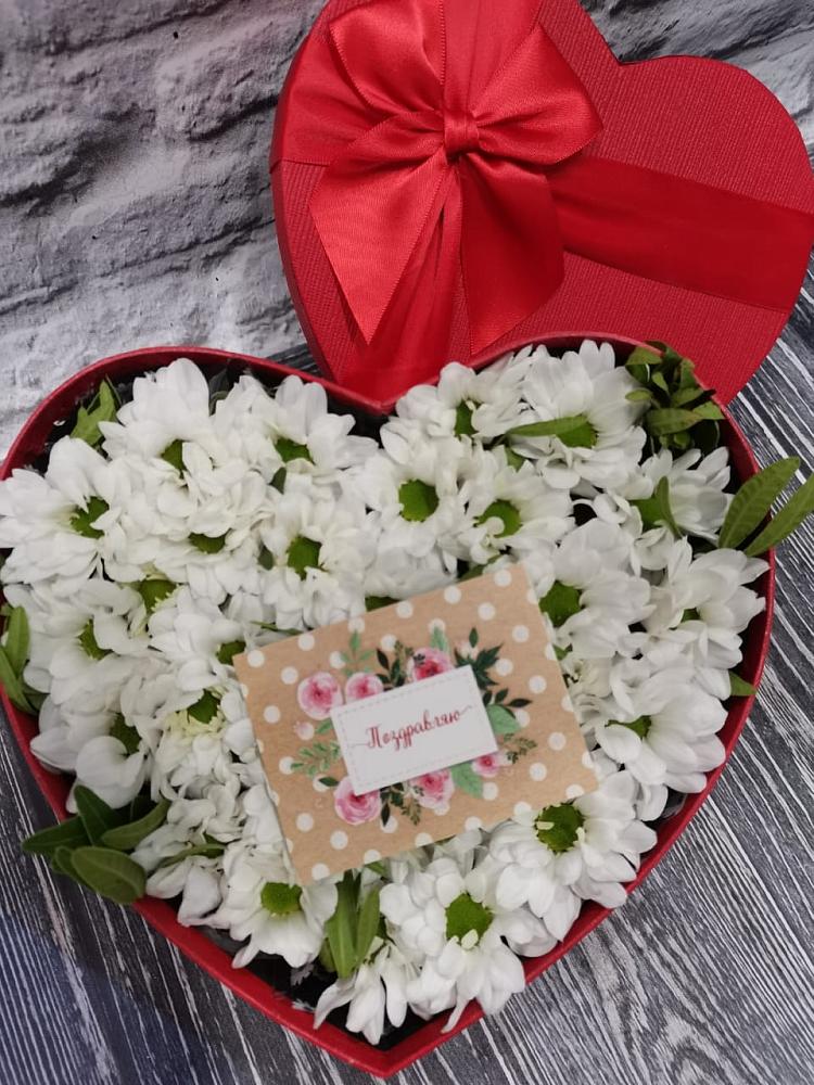 Цветочная композиция из Хризантемы в виде сердца в Мончегорске