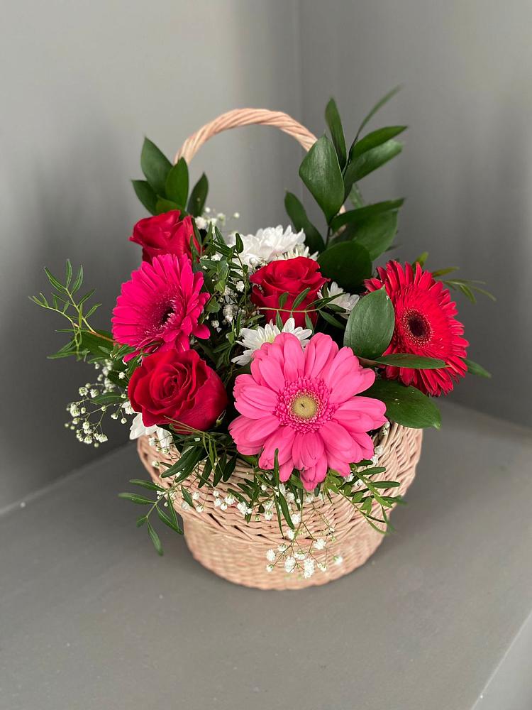 Цветочная композиция из Розы, Хризантемы и Герберы в корзине в Мончегорске