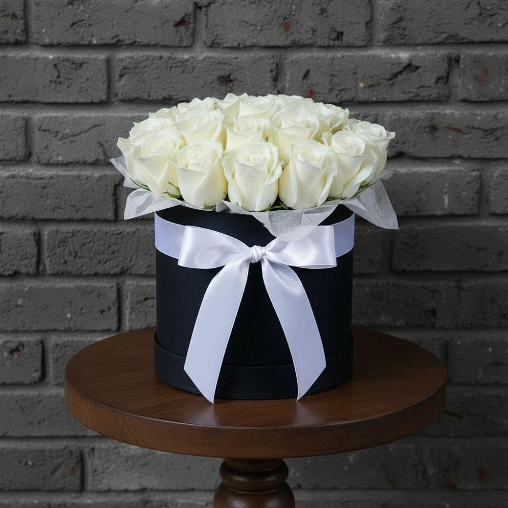 Цветочная композиция из Розы в шляпной коробке в Мончегорске