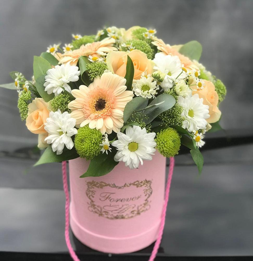 Цветочная композиция из Розы, Герберы и Хризантемы в шляпной коробке в Мончегорске