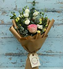 Букет цветов из:  Розы и Лизиантусы в Мончегорске