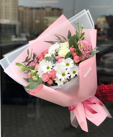 Букет цветов из: Розы, Лизиантусы и Хризантемы в Мончегорске