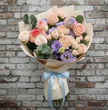 Букет цветов из:  Розы, Лизиантусы и Гвоздики в Мончегорске