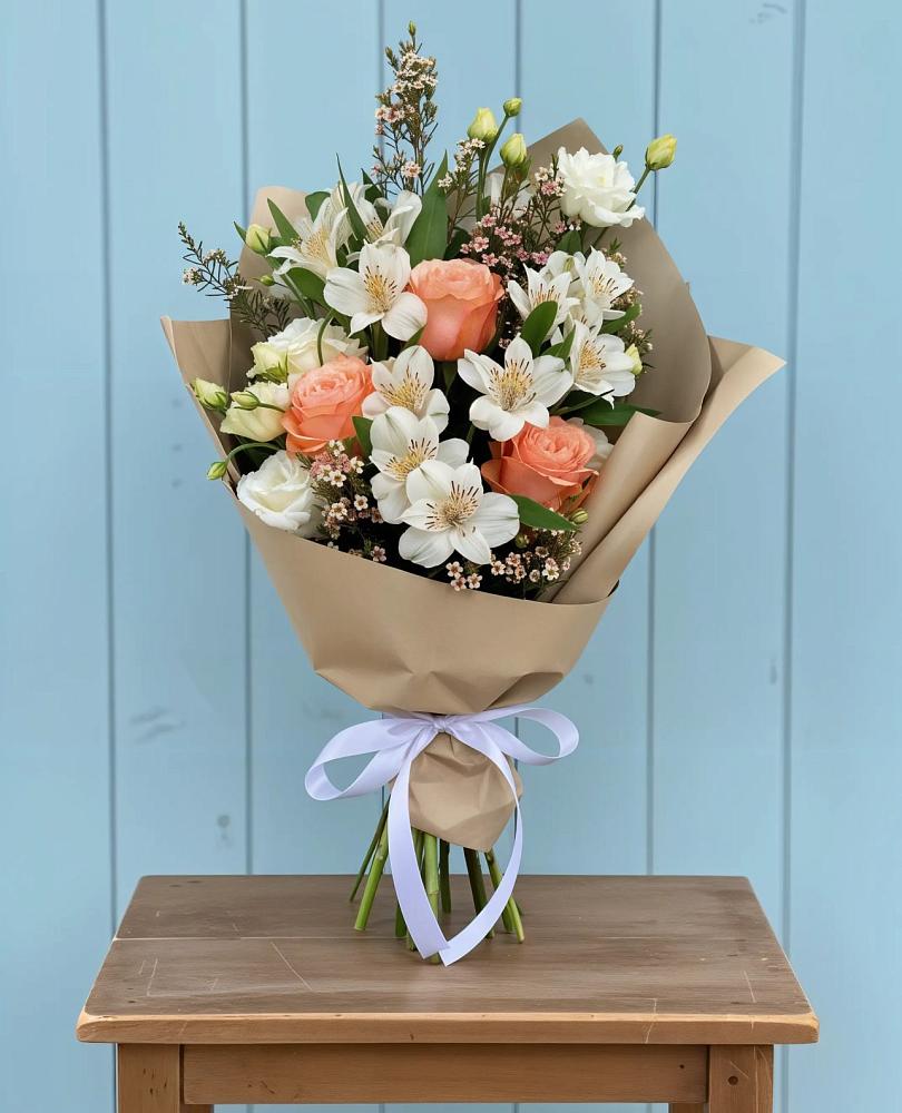 Букет цветов из: Альстромерии, Лизиантусы, Розы и Хризантемы в Мончегорске