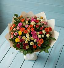 Букет Микс из разноцветных кустовых роз в Мончегорске