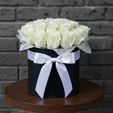 Цветочная композиция из Розы в шляпной коробке в Мончегорске